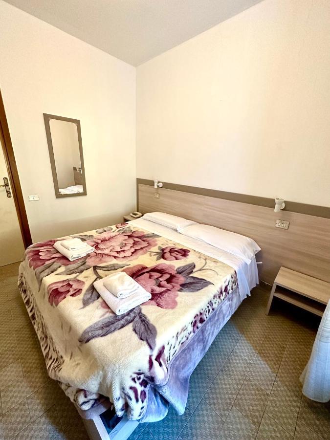 Hotel Aurora Специя Экстерьер фото